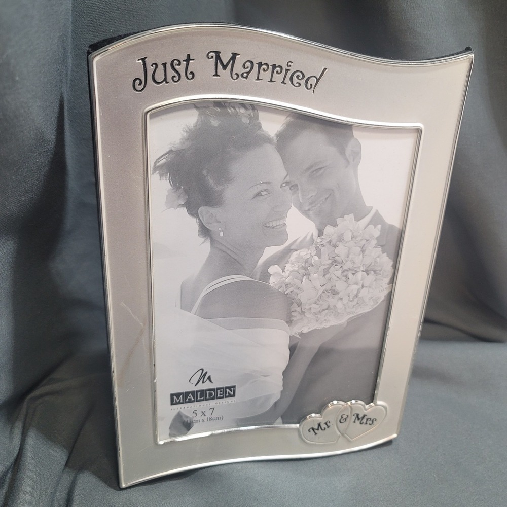 New Malden Wedding Picture Frame 5x7 "Just Married Mr & Mrs"